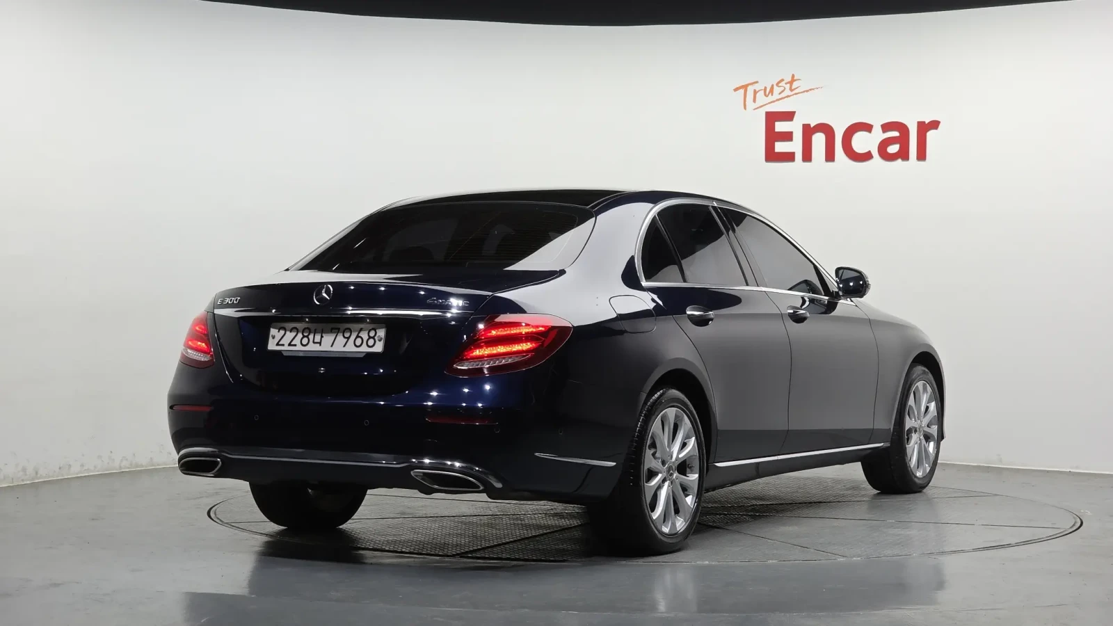 Mercedes-Benz E 300 2.0 4MATIC Exclusive, снимка 2 - Автомобили и джипове - 55010819