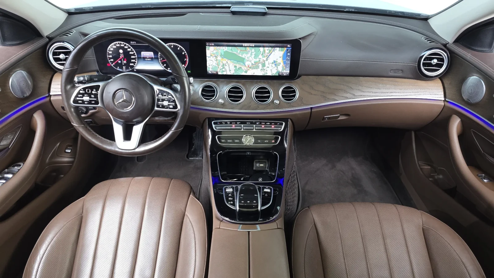 Mercedes-Benz E 300 2.0 4MATIC Exclusive, снимка 6 - Автомобили и джипове - 55010819