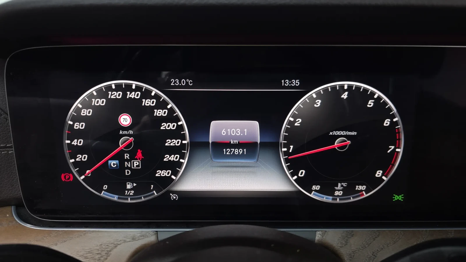 Mercedes-Benz E 300 2.0 4MATIC Exclusive, снимка 7 - Автомобили и джипове - 55010819