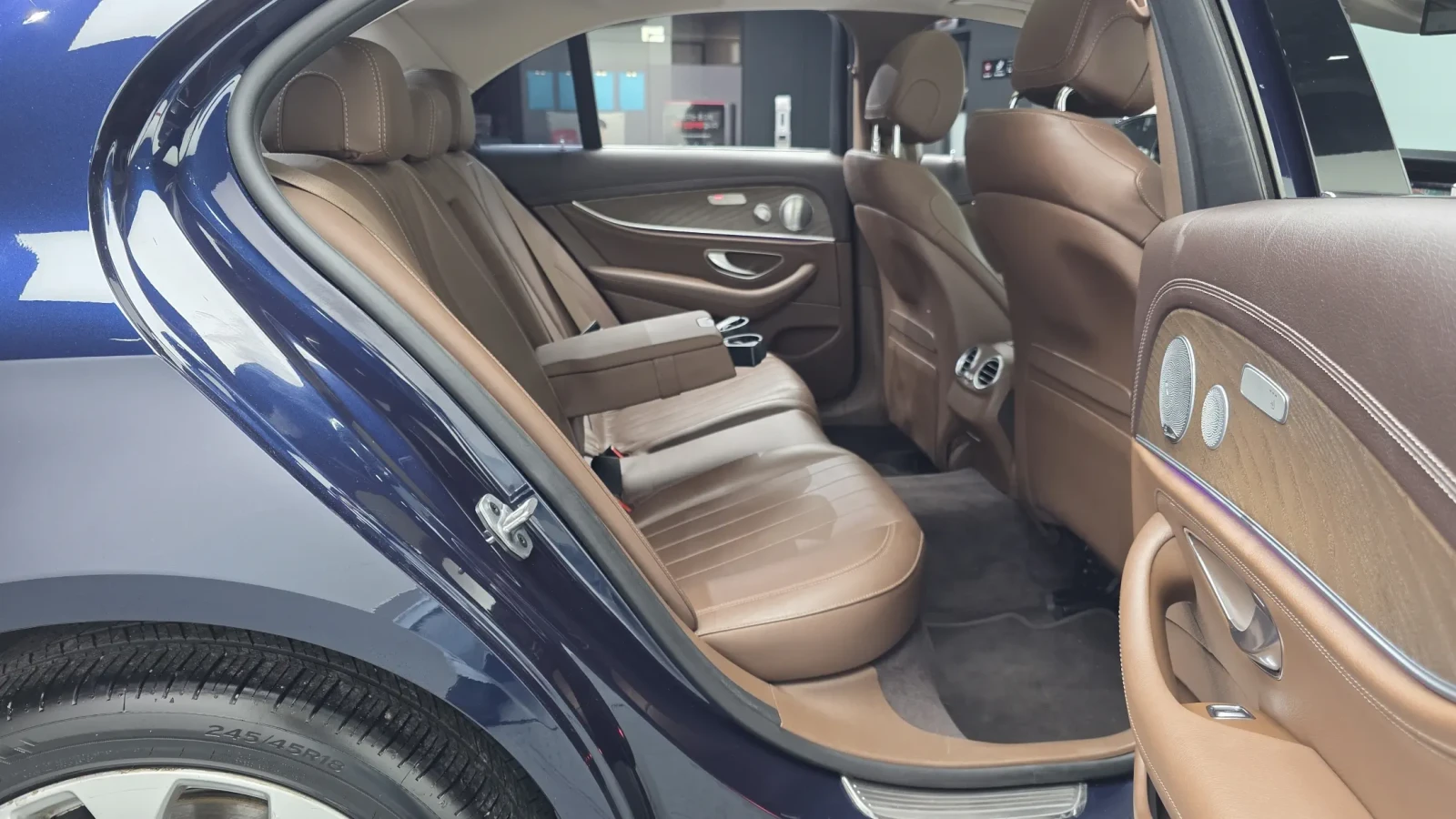 Mercedes-Benz E 300 2.0 4MATIC Exclusive, снимка 10 - Автомобили и джипове - 55010819