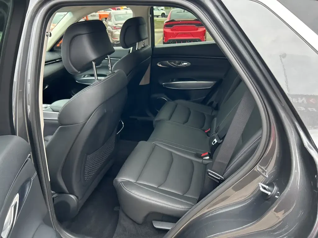 Genesis GV70 2.5 T-GDI * 4х4* ДИСТРОНИК * FULL LED * ПОДГРЕВ , снимка 11 - Автомобили и джипове - 55221682