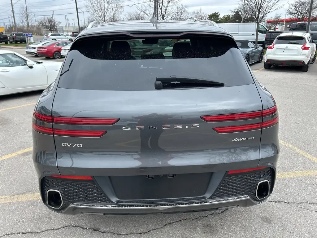 Genesis GV70 2.5 T-GDI * 4х4* ДИСТРОНИК * FULL LED * ПОДГРЕВ , снимка 13 - Автомобили и джипове - 55221682