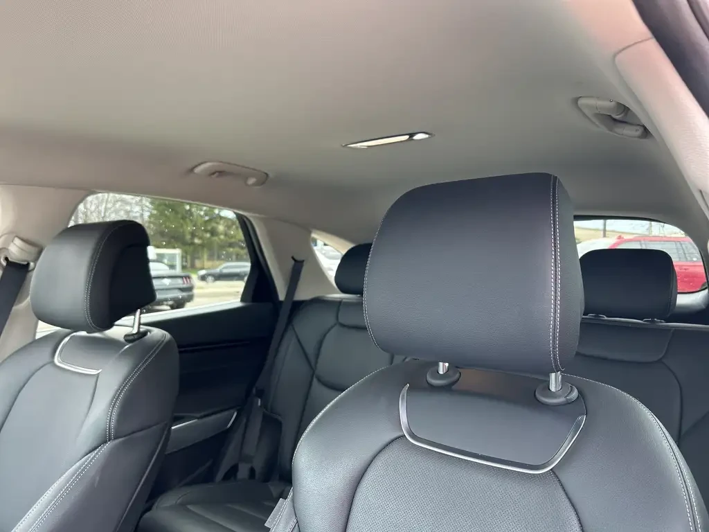 Genesis GV70 2.5 T-GDI * 4х4* ДИСТРОНИК * FULL LED * ПОДГРЕВ , снимка 10 - Автомобили и джипове - 55221682
