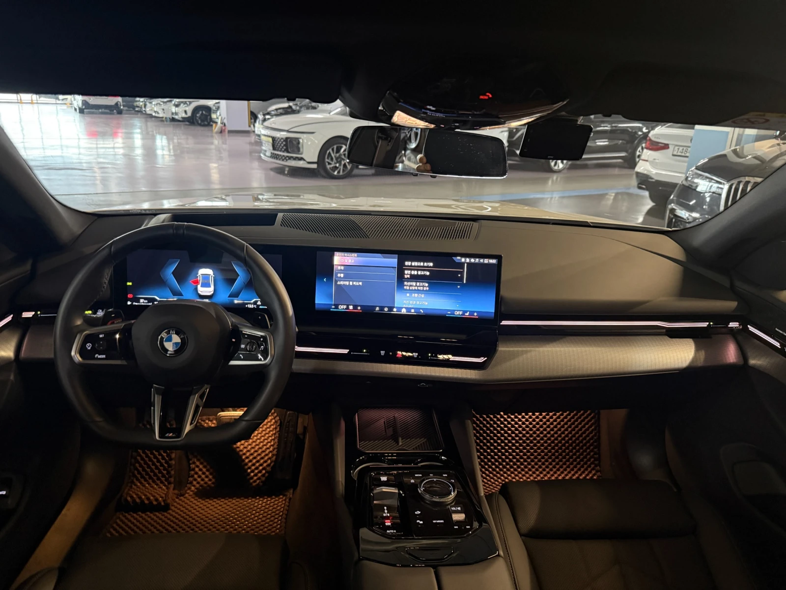 BMW 520 360* HUD* ЕЛ. БАГАЖНИК* BLIND SPOT* КРАЙНА ЦЕНА, снимка 7 - Автомобили и джипове - 55435443