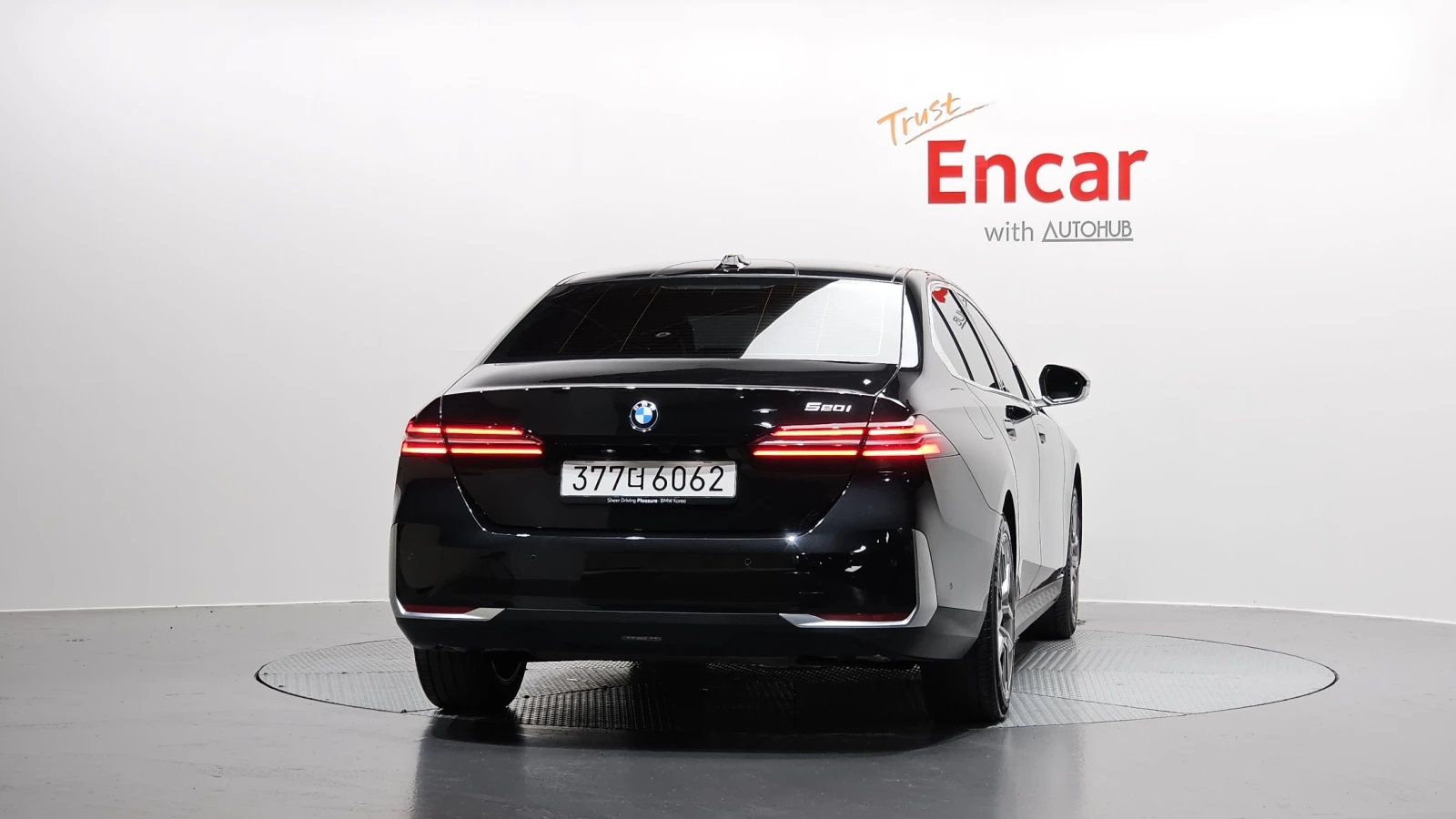 BMW 520 HUD* ЕЛ. БАГАЖНИК* 360* BLIND SPOT* КРАЙНА ЦЕНА, снимка 4 - Автомобили и джипове - 55435443