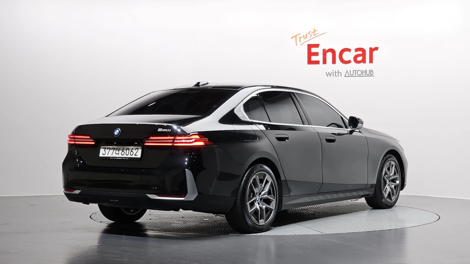 BMW 520 HUD* ЕЛ. БАГАЖНИК* 360* BLIND SPOT* КРАЙНА ЦЕНА, снимка 2 - Автомобили и джипове - 55435443
