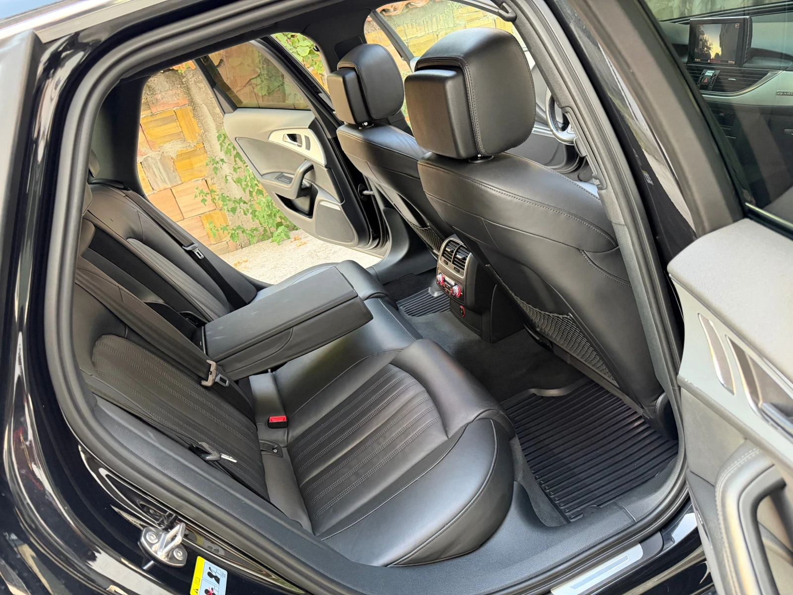 Audi A6 3.0BiTDi/8ZF/S-Line/Distronic/Panorama/Camera, снимка 12 - Автомобили и джипове - 55710924