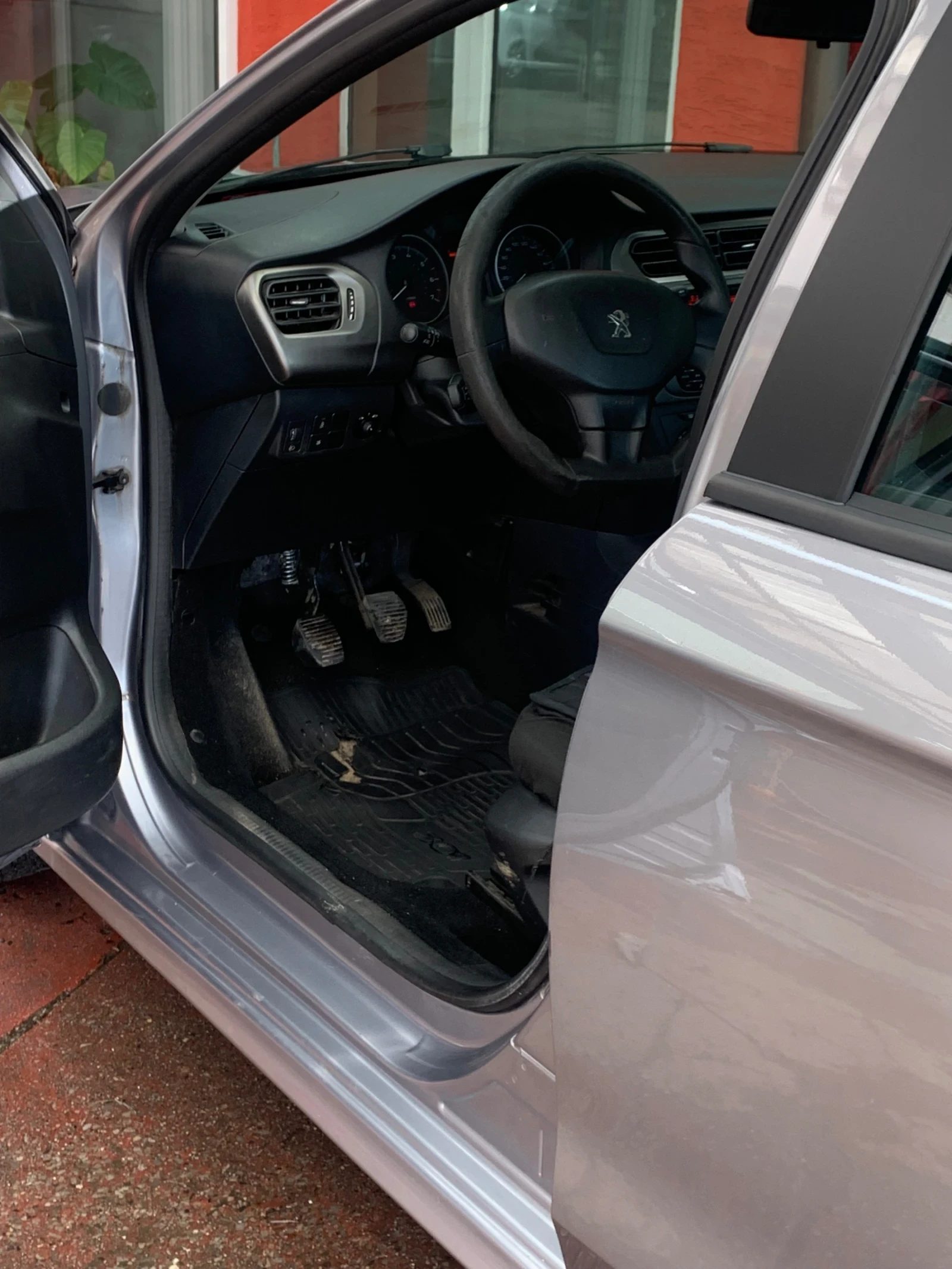 Peugeot 301 1.6 HDI, снимка 10 - Автомобили и джипове - 56049881