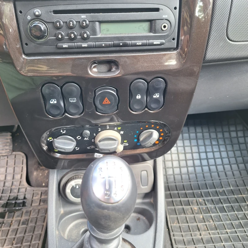 Dacia Duster, снимка 13 - Автомобили и джипове - 52518712