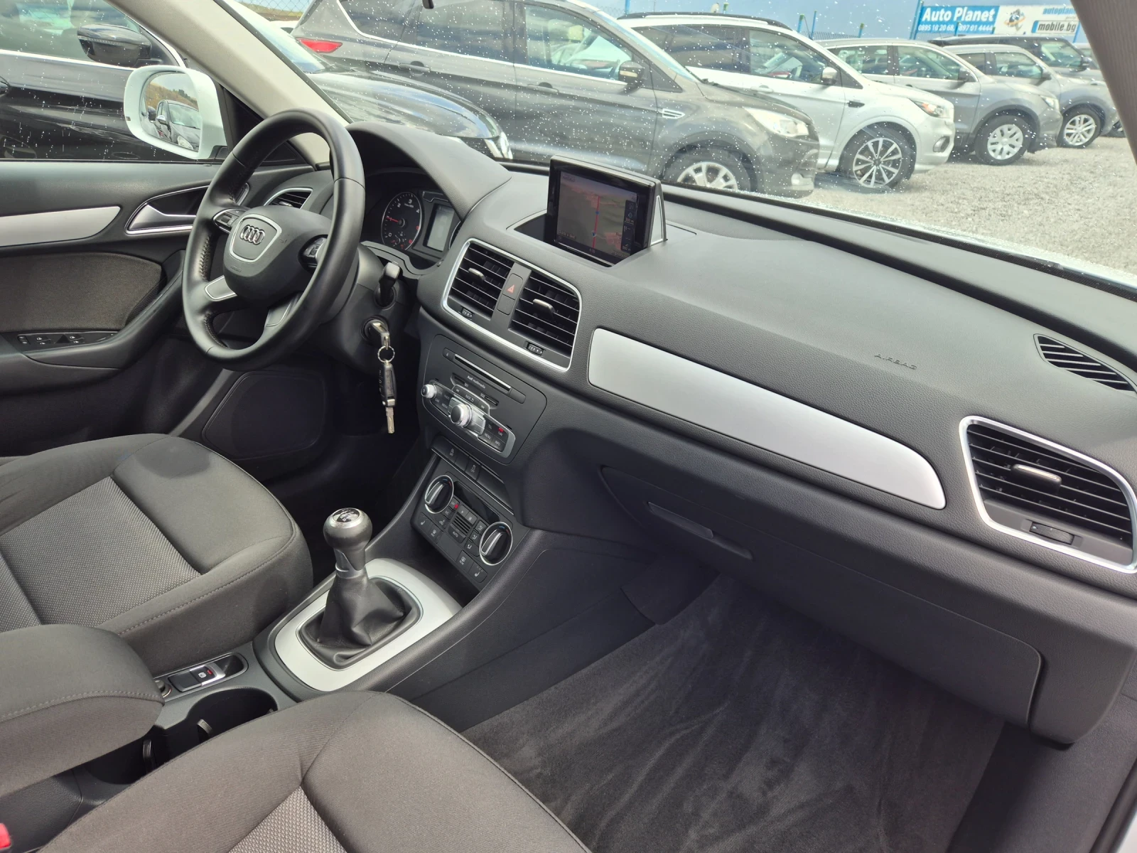 Audi Q3 2.0 TDI, снимка 11 - Автомобили и джипове - 54169155