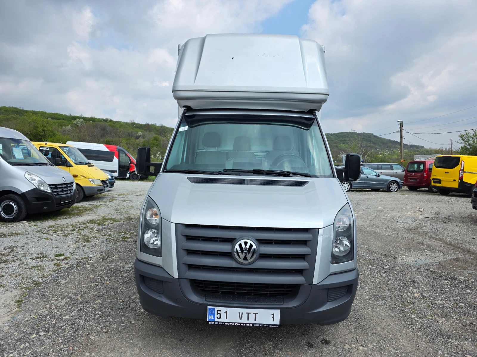 VW Crafter 2.5tdi  Климатроник Автопилот, снимка 2 - Бусове и автобуси - 54236936