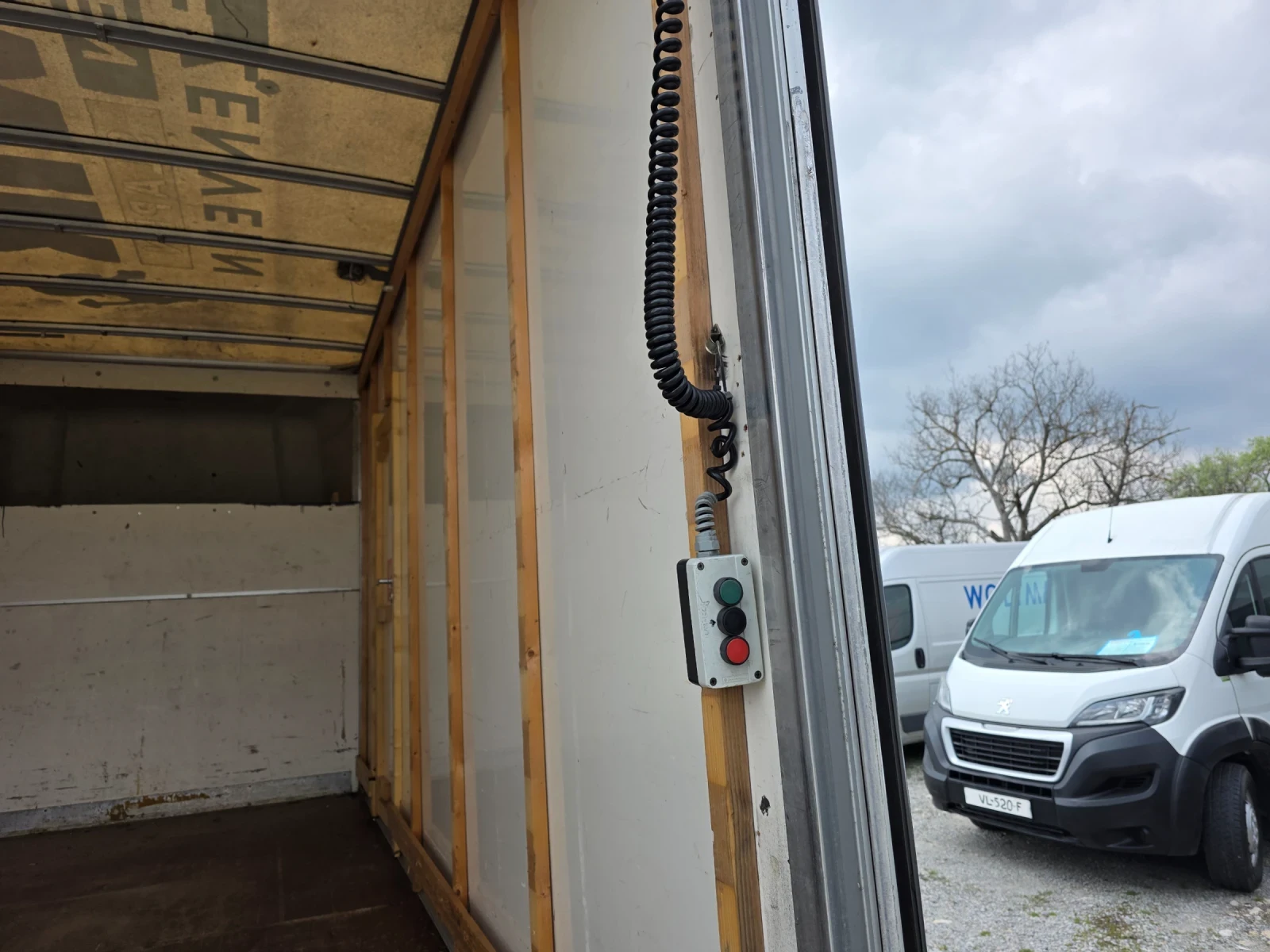 VW Crafter 2.5tdi  Климатроник Автопилот, снимка 11 - Бусове и автобуси - 54236936