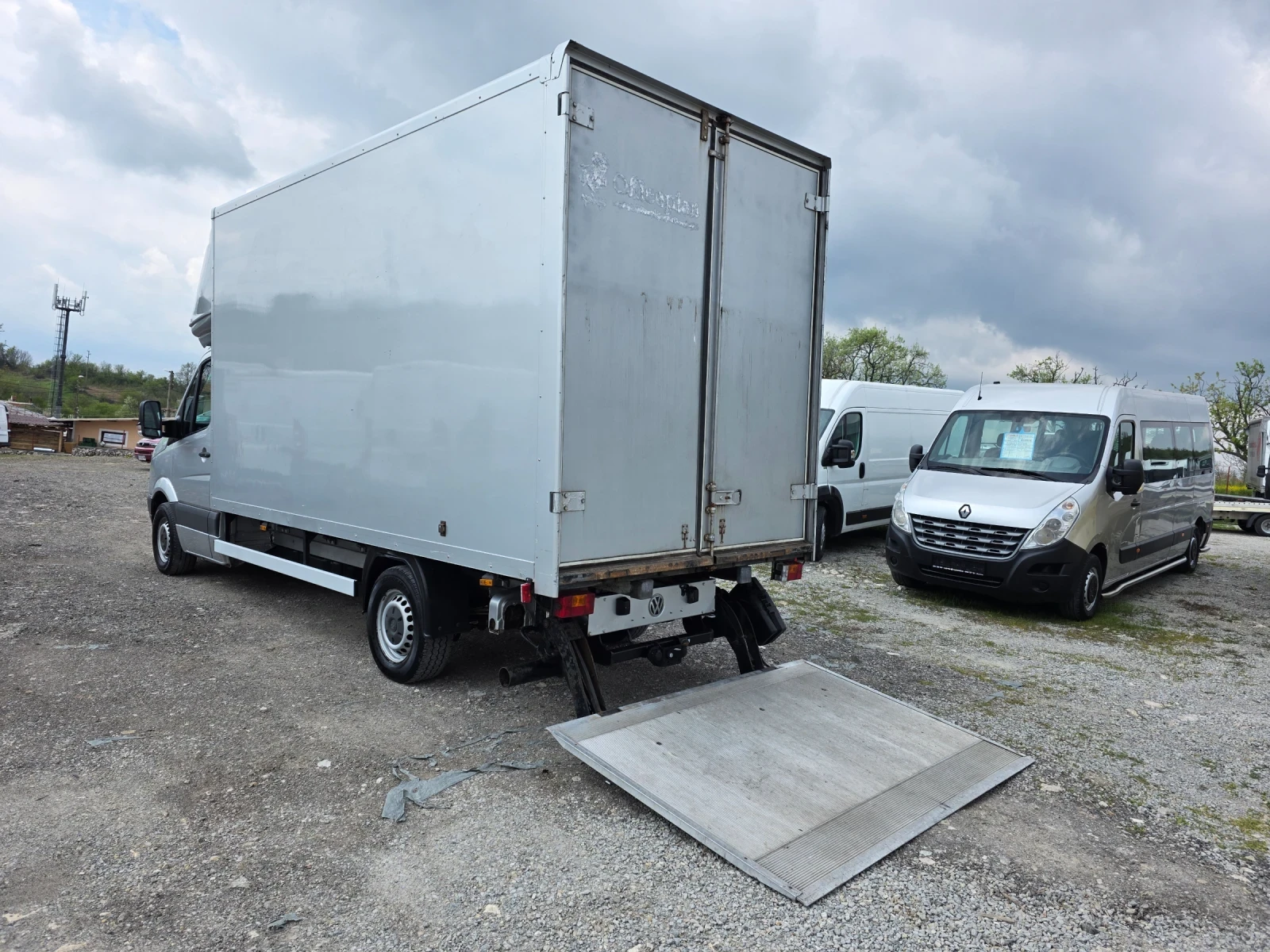 VW Crafter 2.5tdi  Климатроник Автопилот, снимка 9 - Бусове и автобуси - 54236936