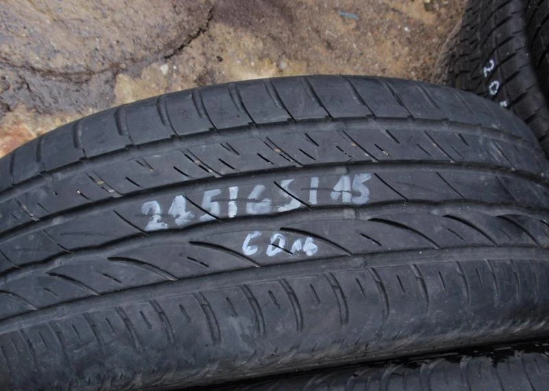 Гуми Летни 215/65R15, снимка 1 - Гуми и джанти - 5257179