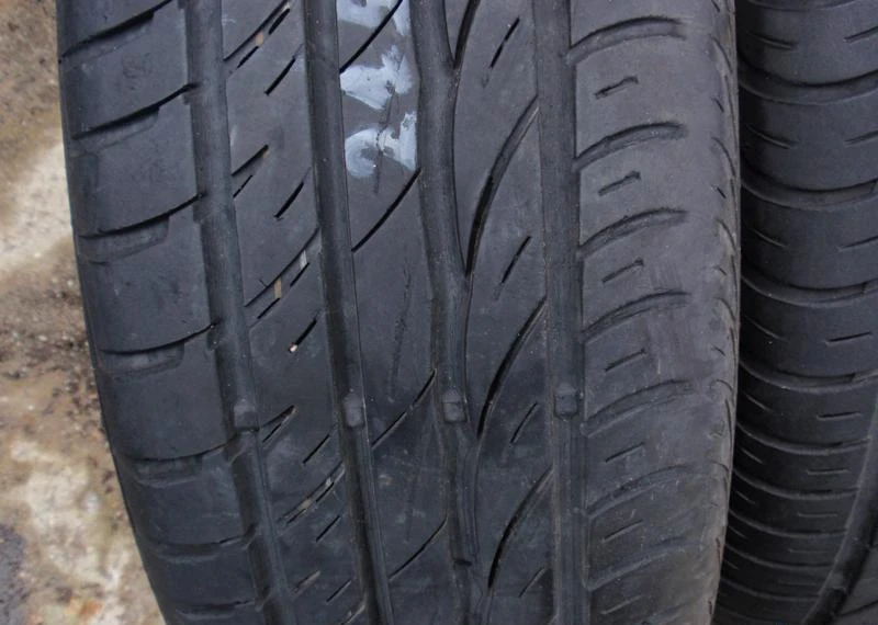 Гуми Летни 215/65R15, снимка 3 - Гуми и джанти - 5257179