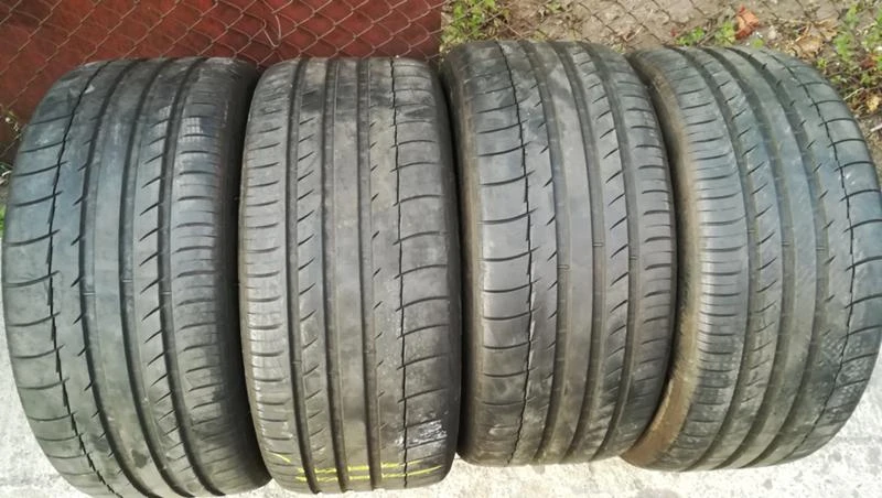 Гуми Летни 245/40R18, снимка 1 - Гуми и джанти - 26187276