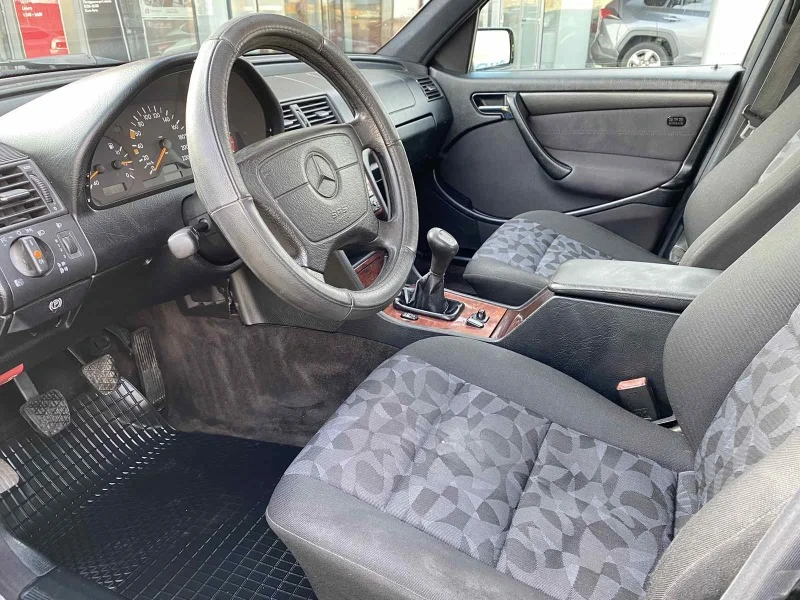 Mercedes-Benz C 220 D, снимка 10 - Автомобили и джипове - 39073644