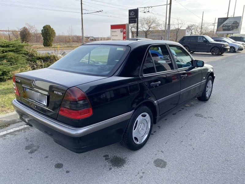 Mercedes-Benz C 220 D, снимка 8 - Автомобили и джипове - 39073644