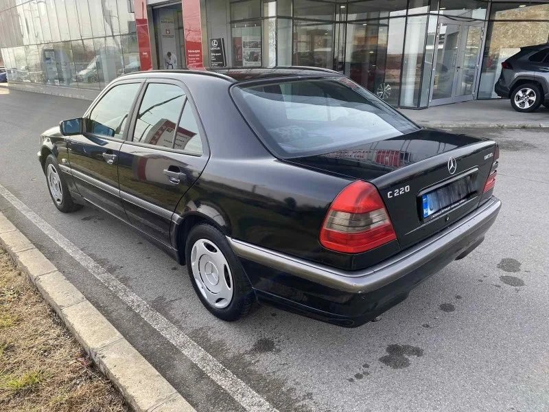 Mercedes-Benz C 220 D, снимка 5 - Автомобили и джипове - 39073644