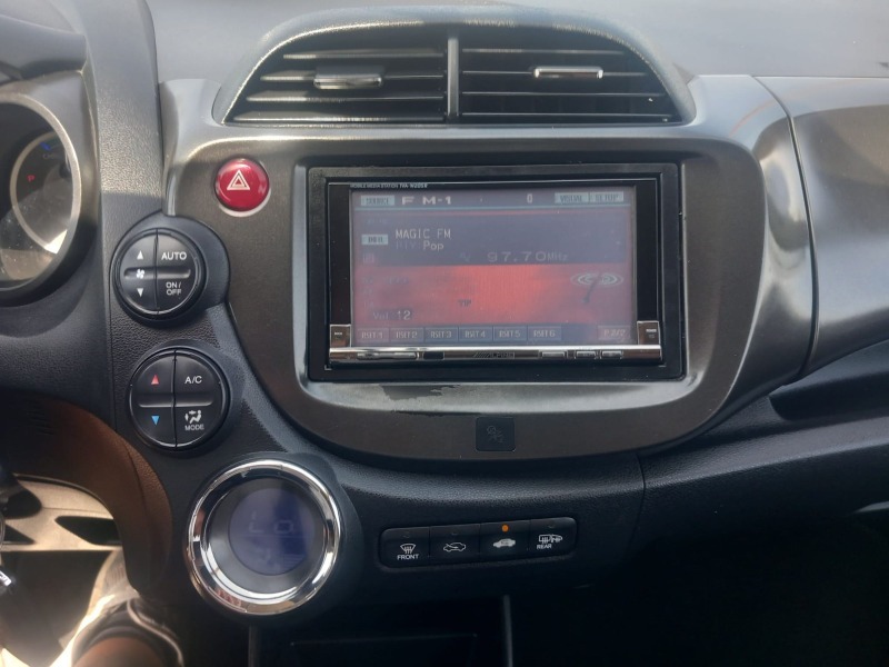 Honda Jazz Хибрид, панорама, навигация , снимка 9 - Автомобили и джипове - 46389911