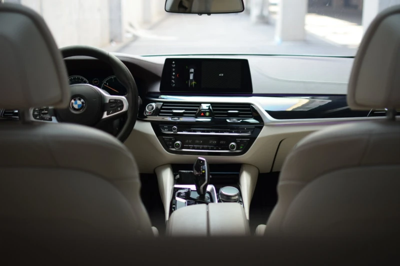 BMW 530 Head up!Панорама!Luxury Line!, снимка 7 - Автомобили и джипове - 51939945