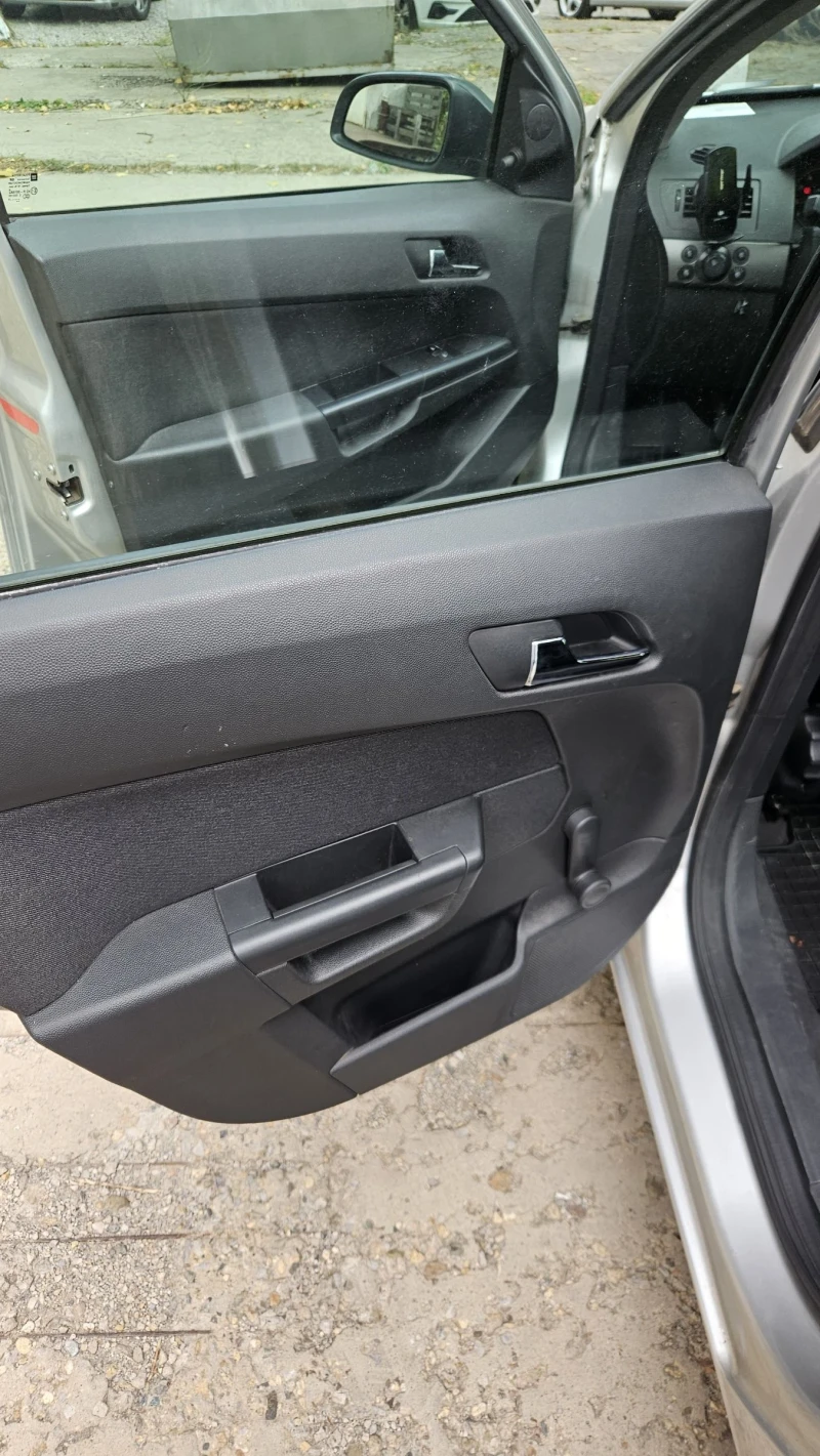 Opel Astra H, 1.4 LPG Каско, снимка 8 - Автомобили и джипове - 52332478