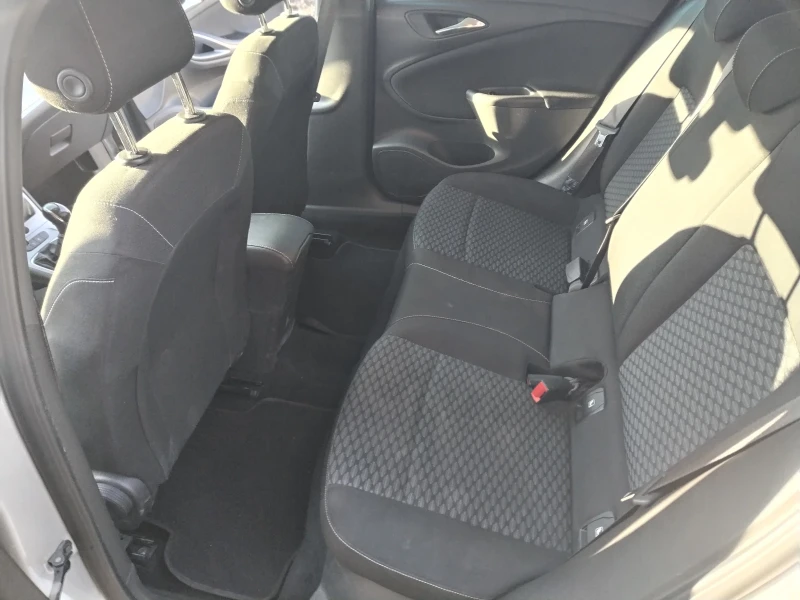 Opel Astra 1.6TDCI , снимка 9 - Автомобили и джипове - 52339038