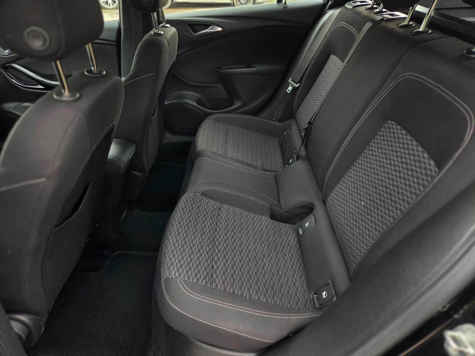 Opel Astra 1.6CDTi COSMO PROMO - изображение 6