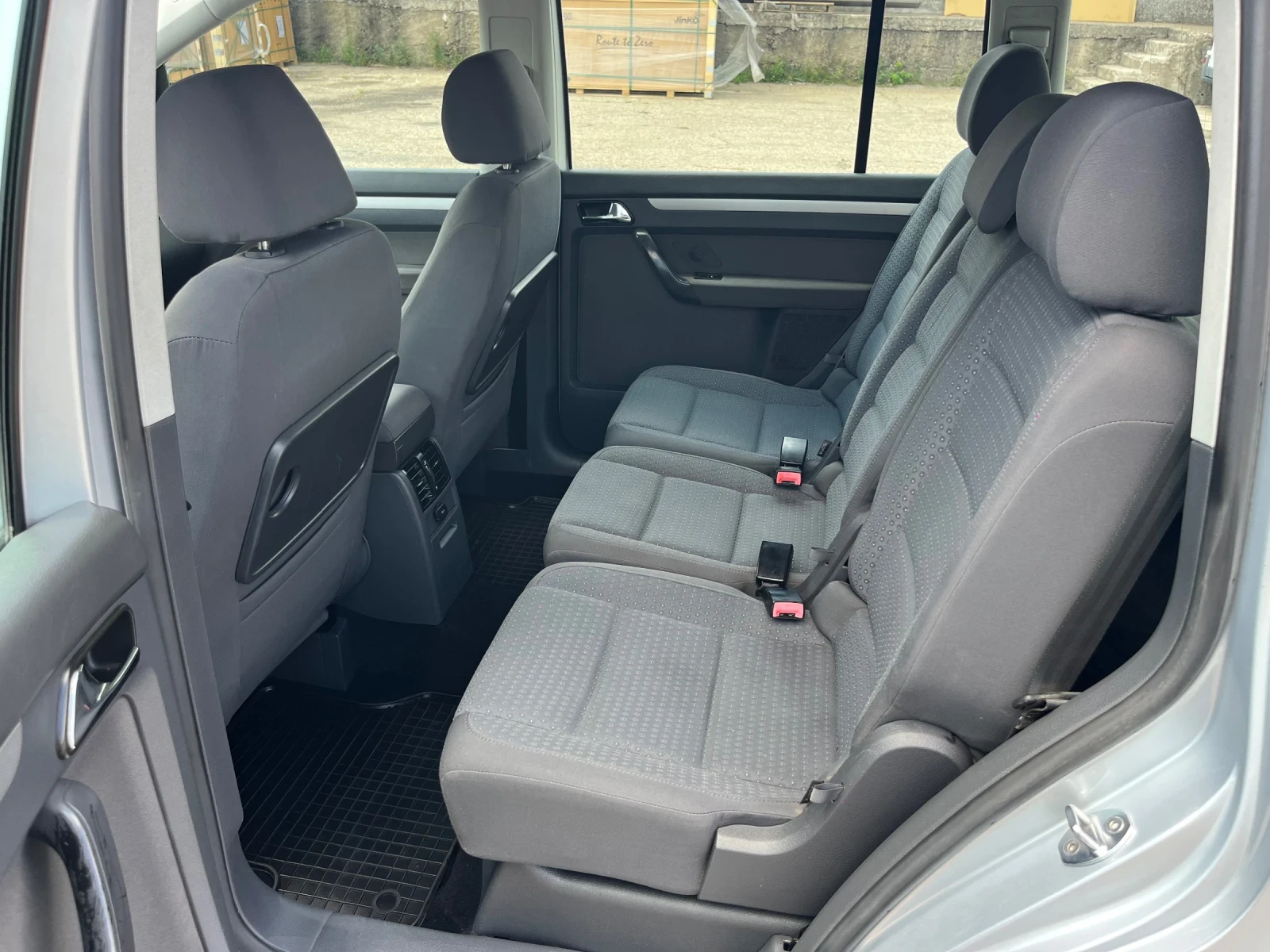 VW Touran 2.0TDI клима, 6 скорости - изображение 8