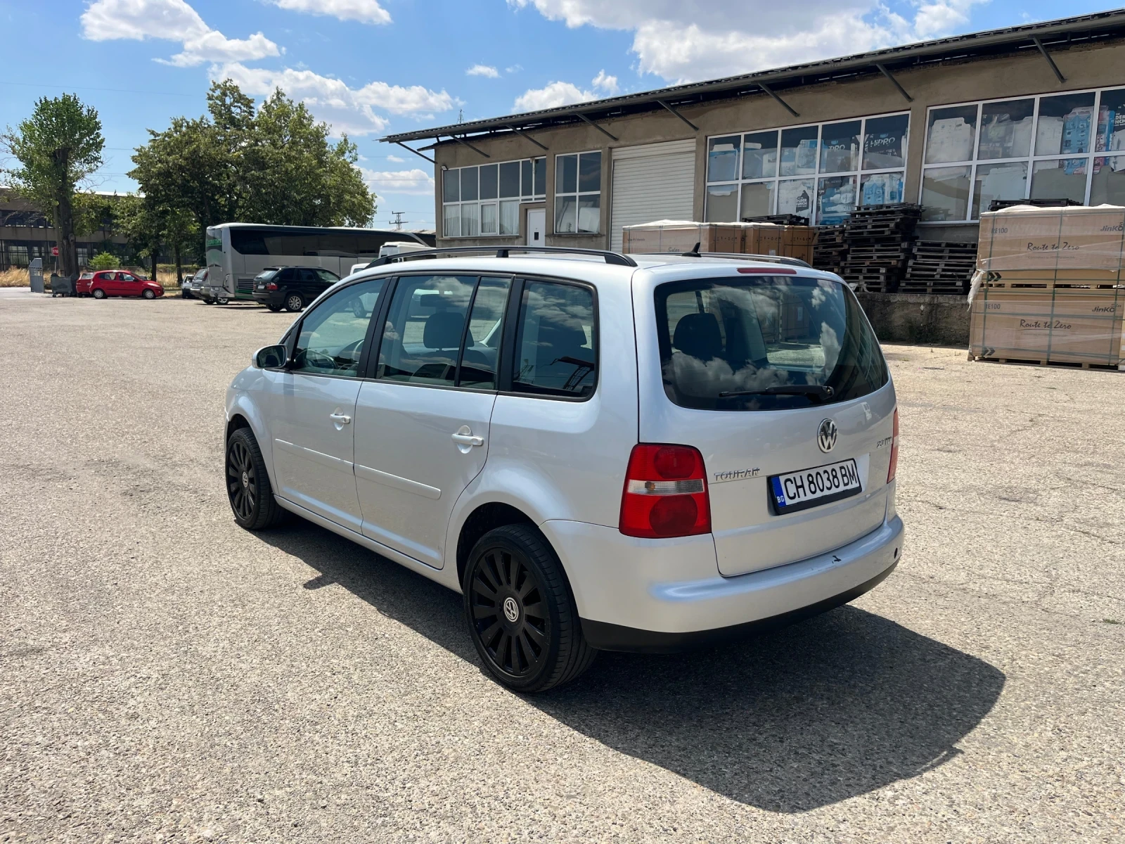 VW Touran 2.0TDI клима, 6 скорости - изображение 7