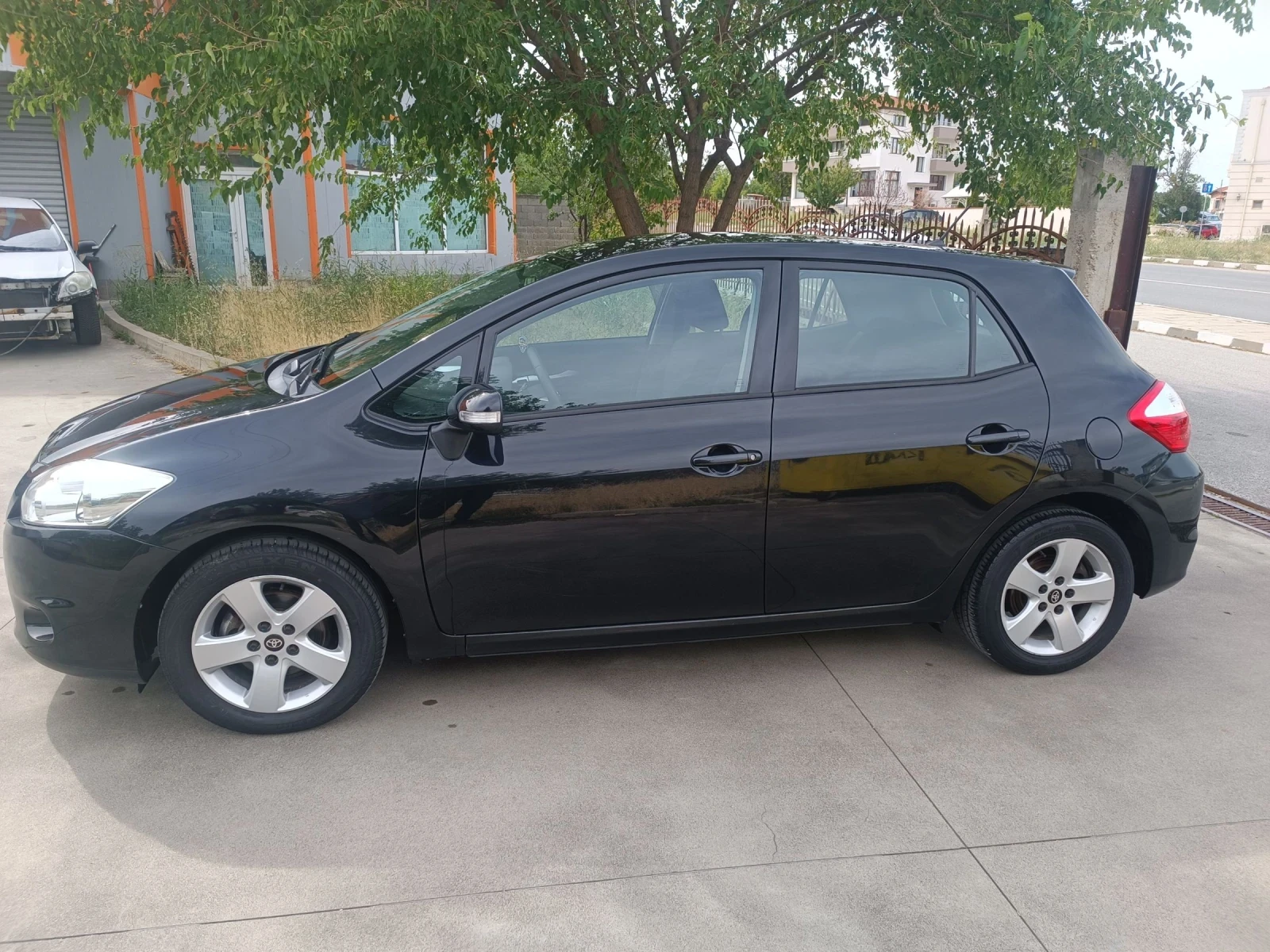 Toyota Auris 1.6 VVTI 132 ks - изображение 4