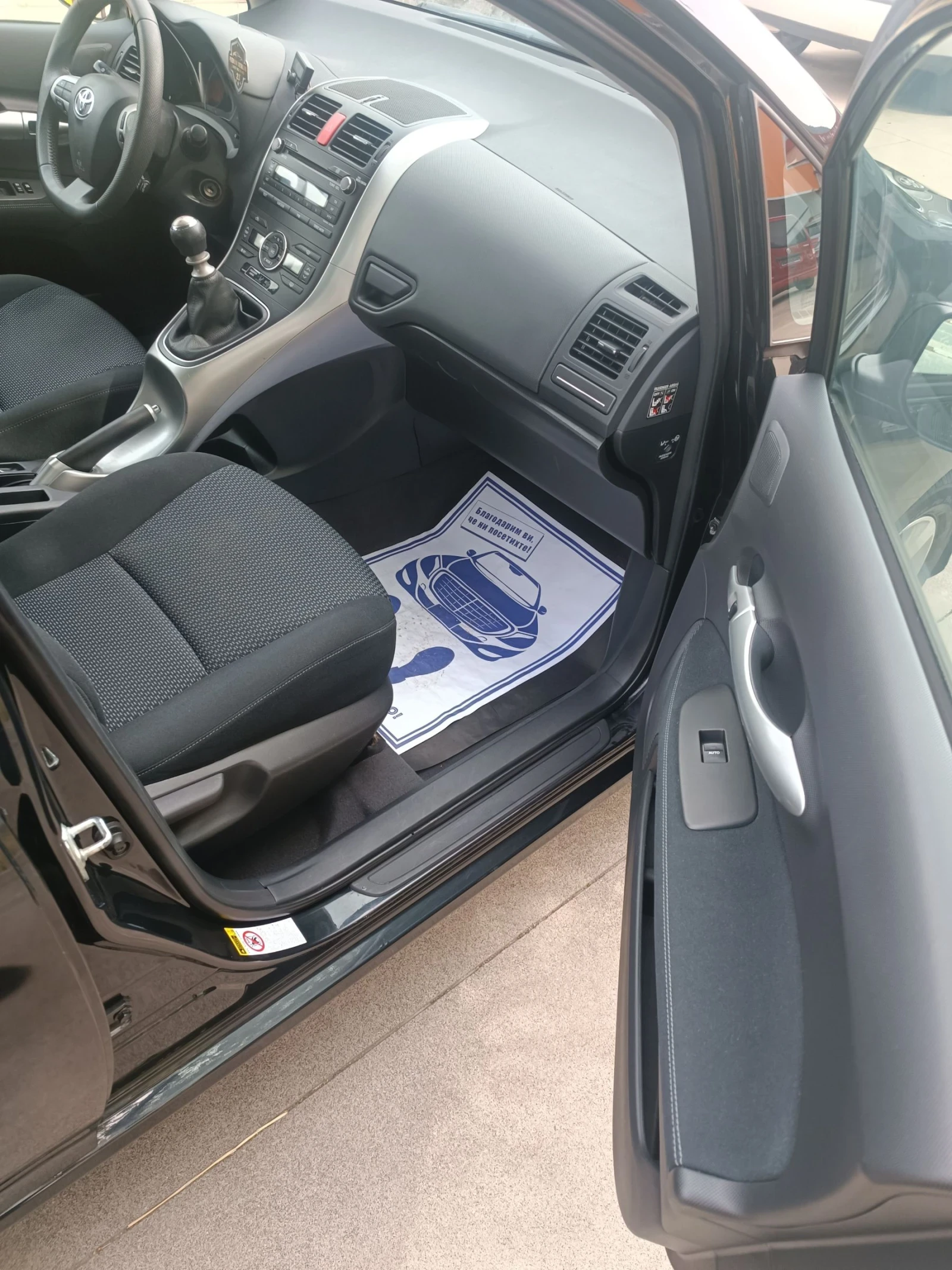 Toyota Auris 1.6 VVTI 132 ks - изображение 10