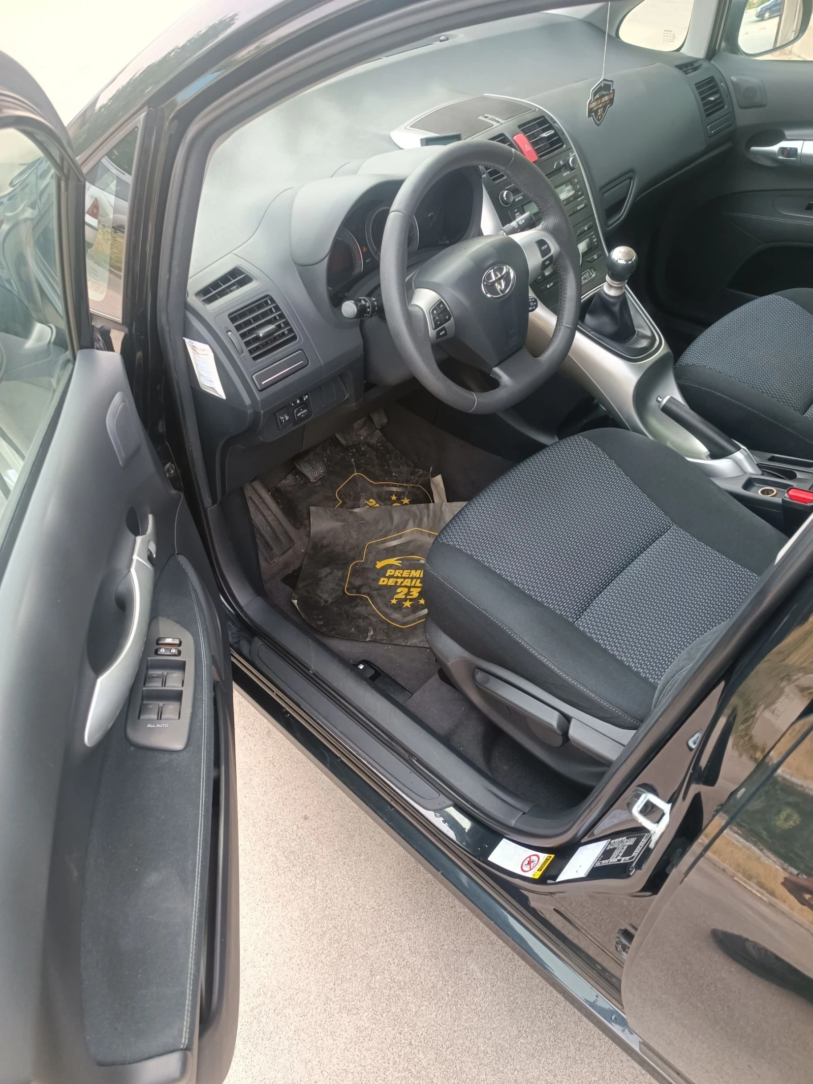 Toyota Auris 1.6 VVTI 132 ks - изображение 9