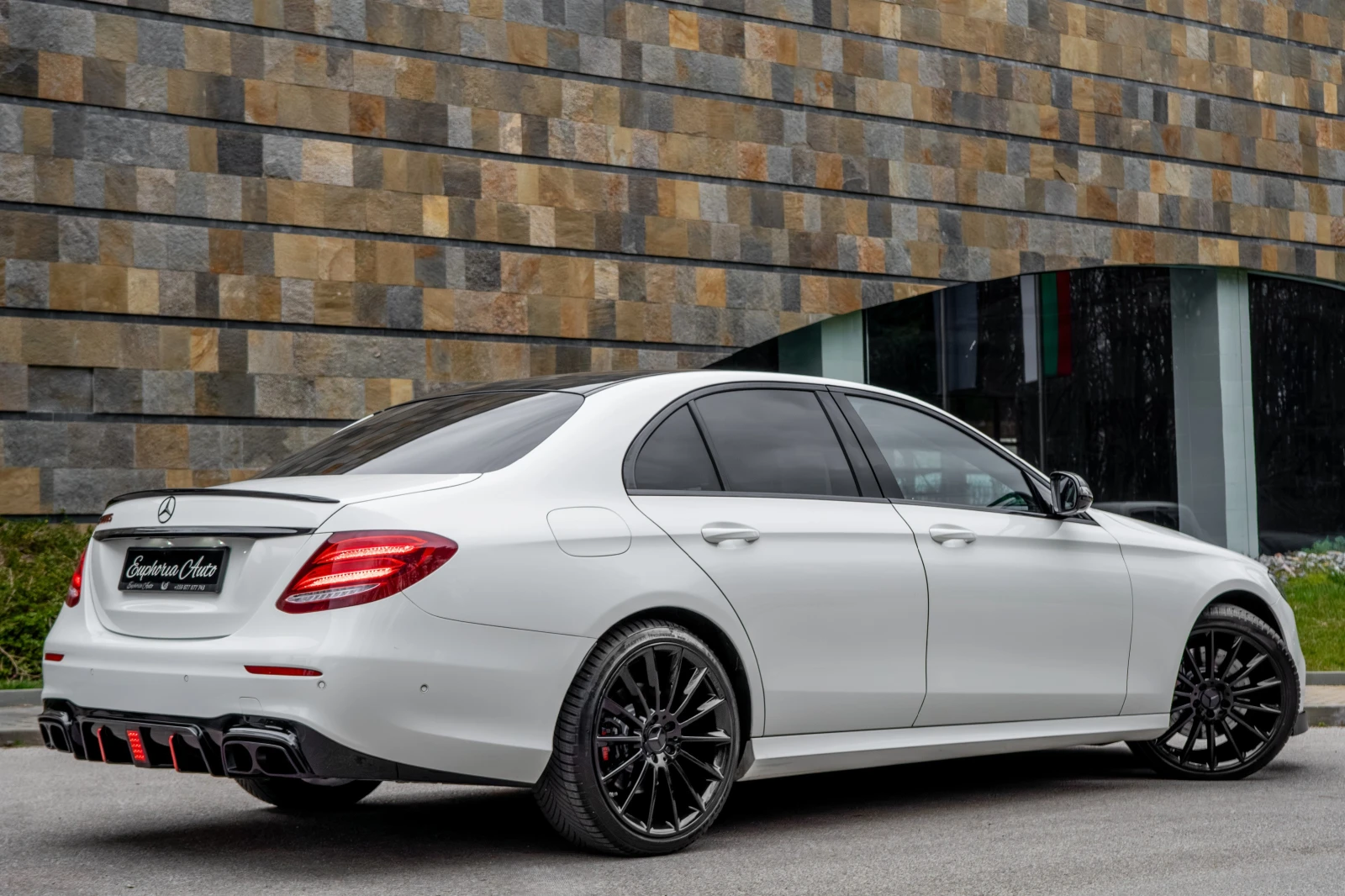 Mercedes-Benz E 350 d* BRABUS LIMITED* RED CUT* CARBON* 9G-TRONIC* FUL, снимка 5 - Автомобили и джипове - 53941215