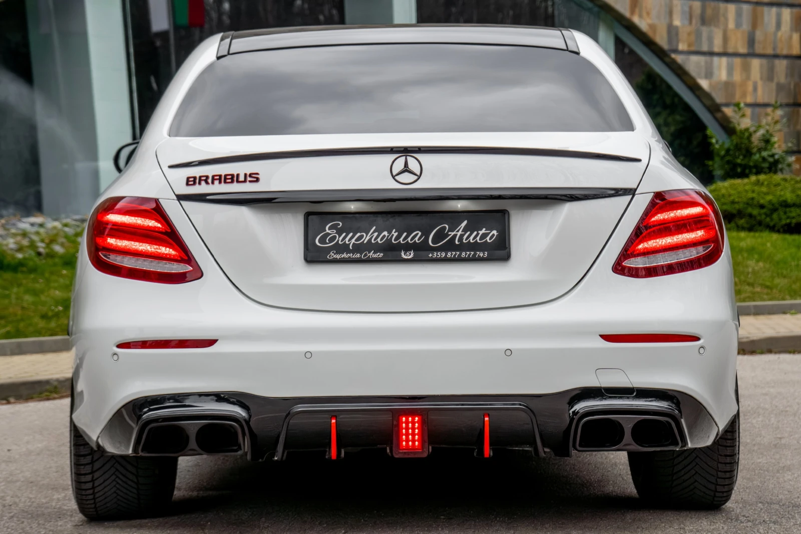 Mercedes-Benz E 350 d* BRABUS LIMITED* RED CUT* CARBON* 9G-TRONIC* FUL, снимка 4 - Автомобили и джипове - 53941215