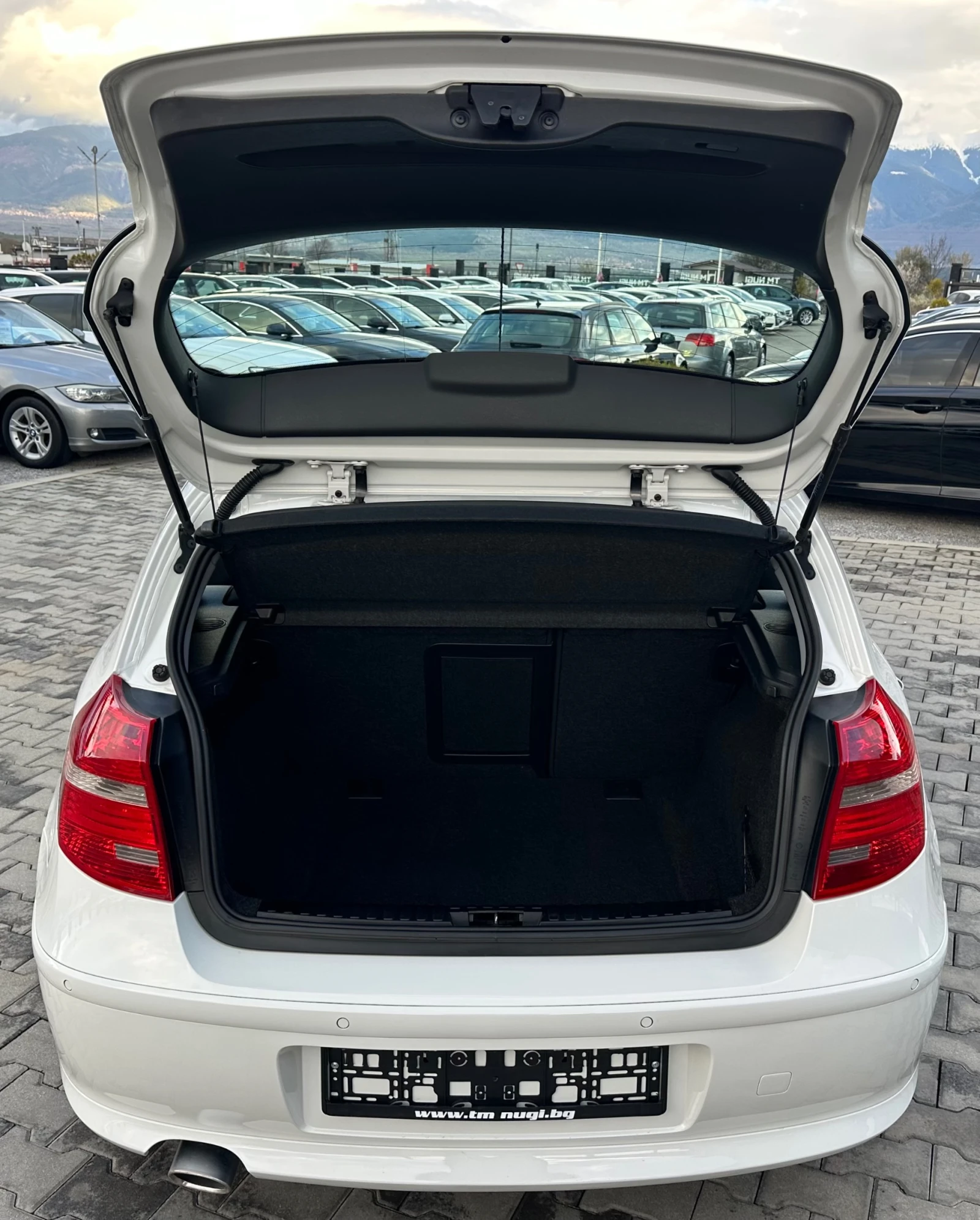 BMW 120 * FACELIFT* 2.0D* 177kc* , снимка 16 - Автомобили и джипове - 54092485