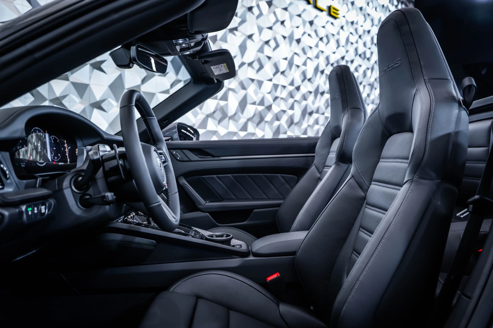 Porsche 911 992.2 Cabriolet* Burmester* 360, снимка 11 - Автомобили и джипове - 54411896