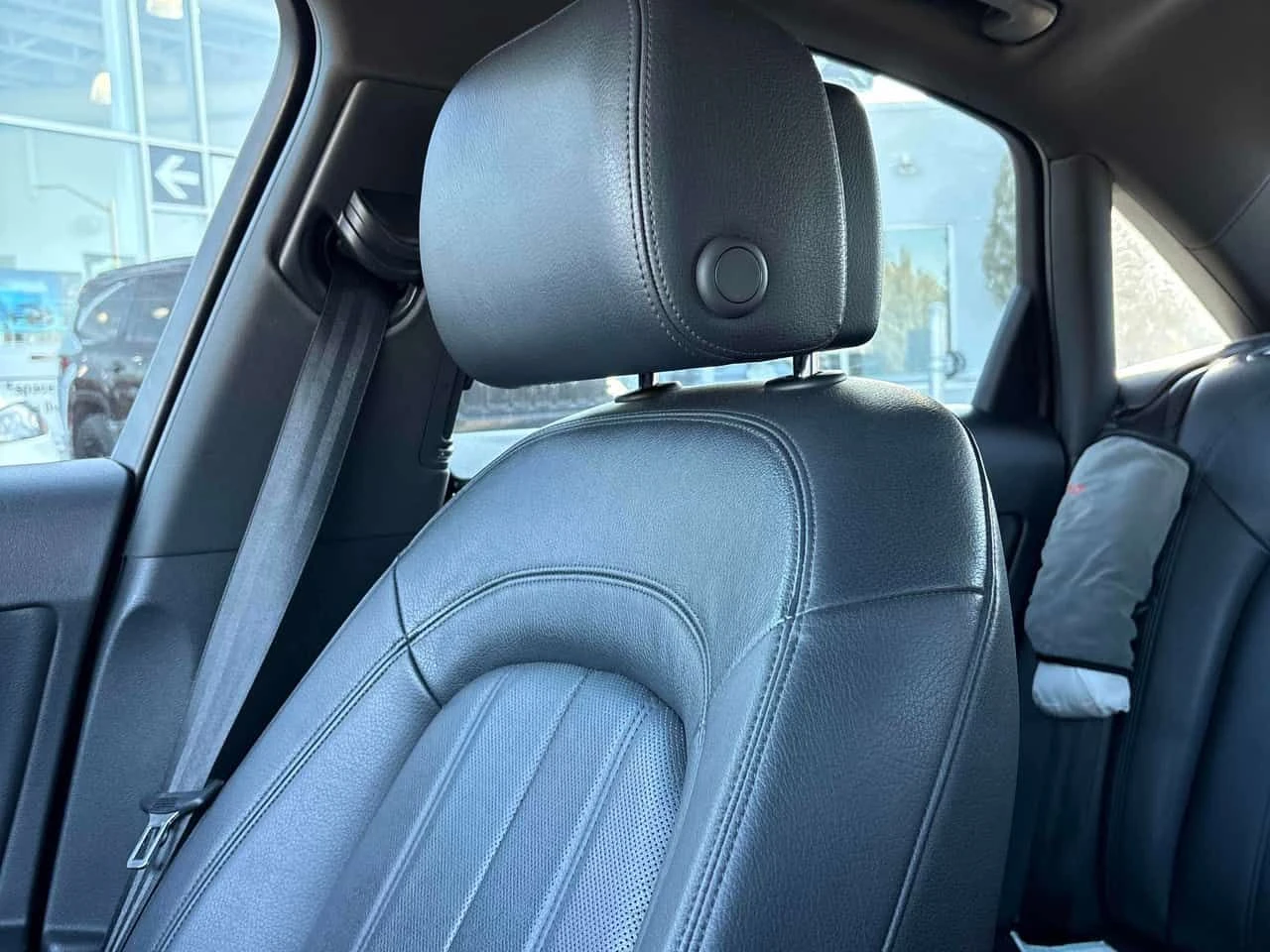 Audi A6 * 2.0T * PANO* KEYLESS* ПОДГРЕВ* , снимка 12 - Автомобили и джипове - 54507936