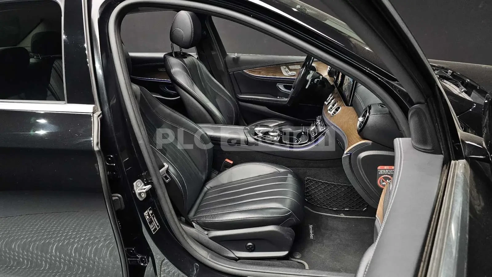 Mercedes-Benz E 220 d 4MATIC* DISTRONIC* ПОДГРЕВИ* , снимка 10 - Автомобили и джипове - 54567589