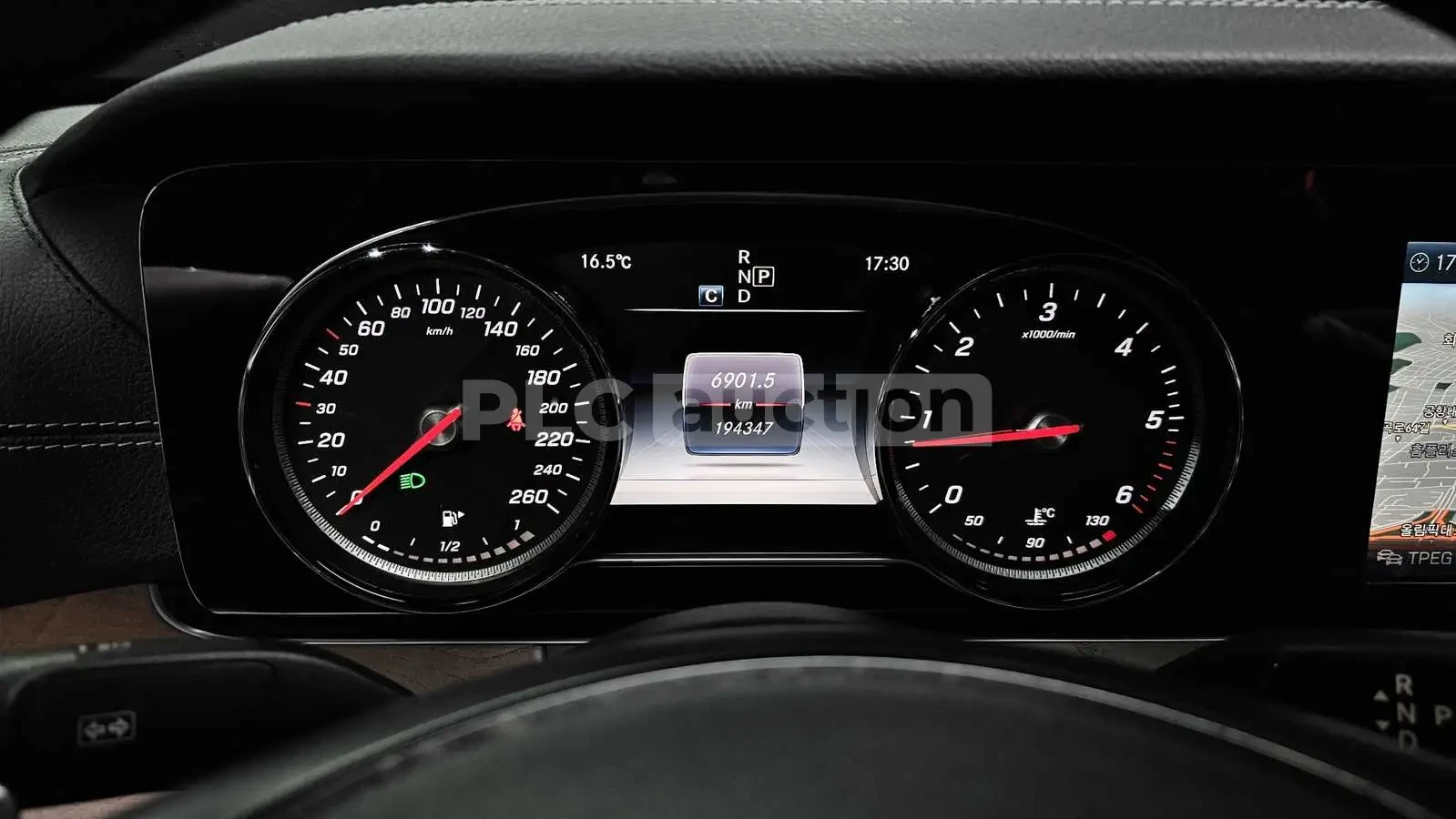 Mercedes-Benz E 220 d 4MATIC* DISTRONIC* ПОДГРЕВИ* , снимка 7 - Автомобили и джипове - 54567589