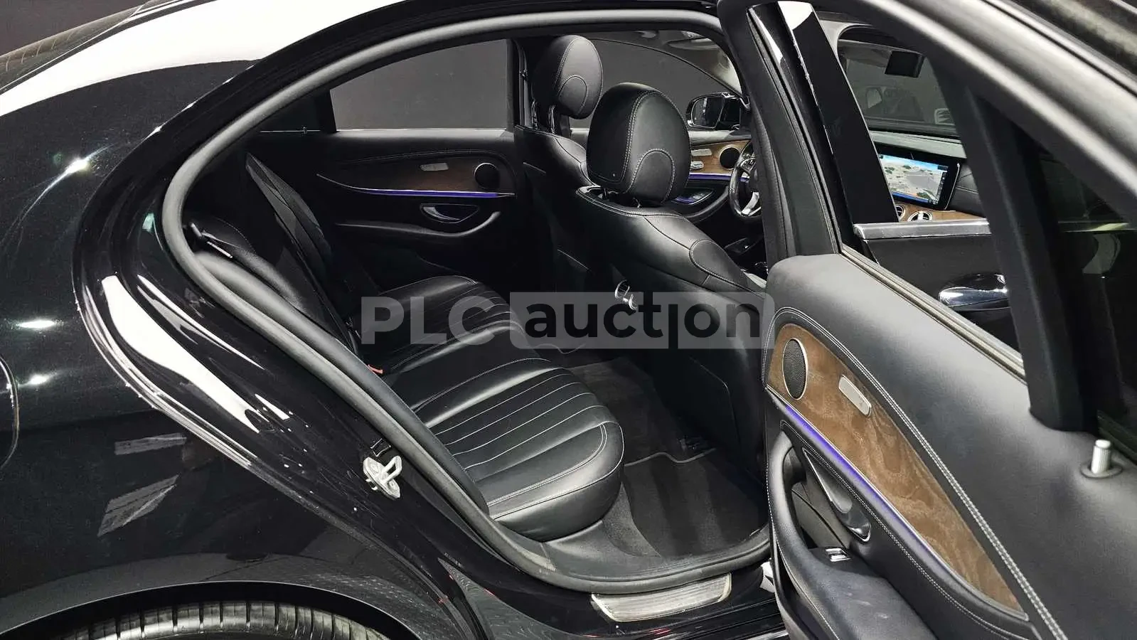 Mercedes-Benz E 220 d 4MATIC* DISTRONIC* ПОДГРЕВИ* , снимка 9 - Автомобили и джипове - 54567589