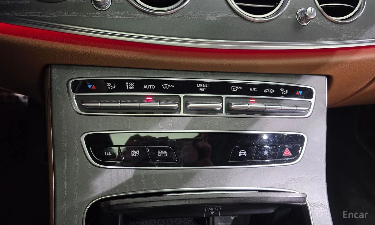 Mercedes-Benz E 350 4MATIC* AMG* LINE* BURMESTER* ХЕДЪП* ДИГИТАЛНО* ТА, снимка 10 - Автомобили и джипове - 54916306