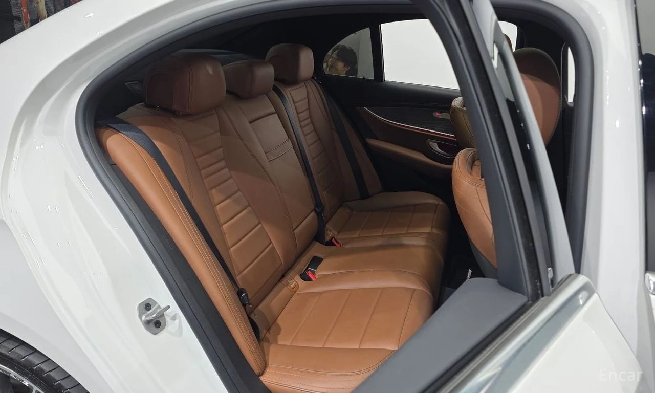 Mercedes-Benz E 350 4MATIC* AMG* LINE* BURMESTER* ХЕДЪП* ДИГИТАЛНО* ТА, снимка 16 - Автомобили и джипове - 54916306