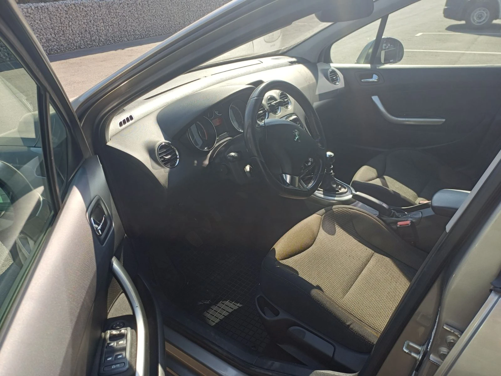 Peugeot 308 1.6 HDI, снимка 9 - Автомобили и джипове - 55553033