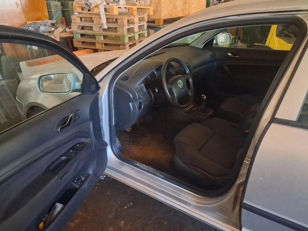 Skoda Superb 2.0/115, снимка 8 - Автомобили и джипове - 55987581