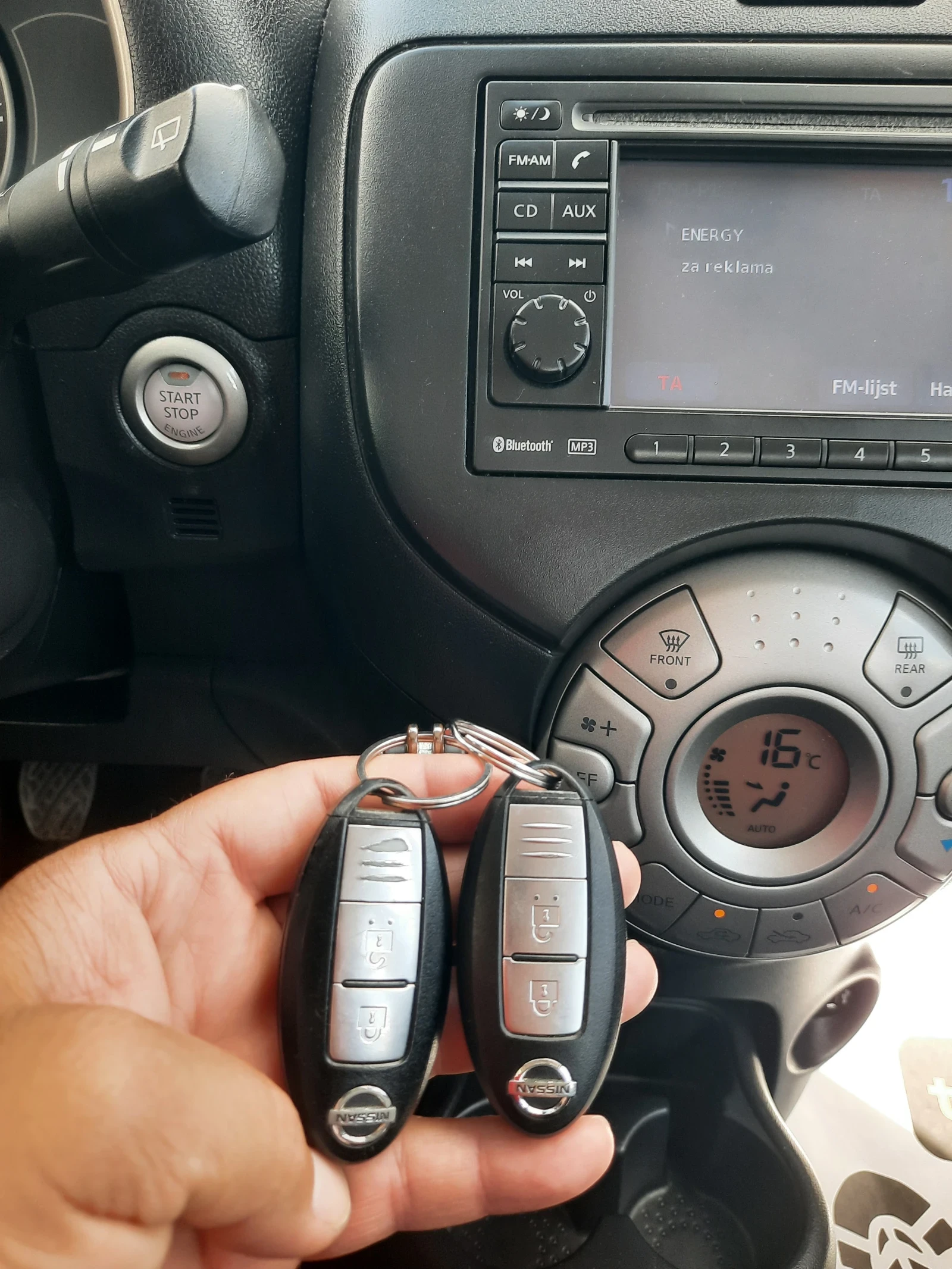 Nissan Micra 2013та КАТО НОВА Е, снимка 9 - Автомобили и джипове - 56210301