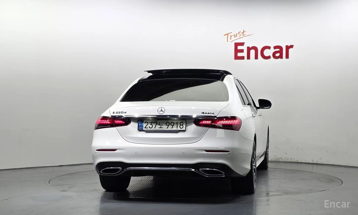 Mercedes-Benz E 220, снимка 4 - Автомобили и джипове - 56581167