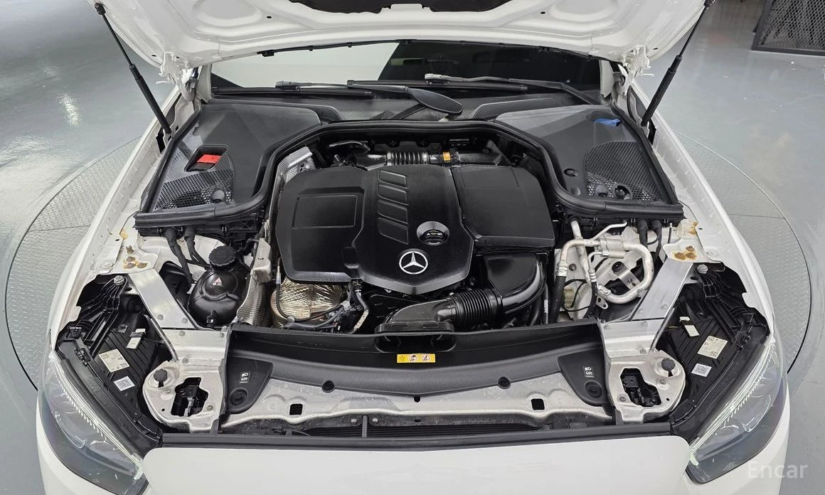 Mercedes-Benz E 220, снимка 6 - Автомобили и джипове - 56581167