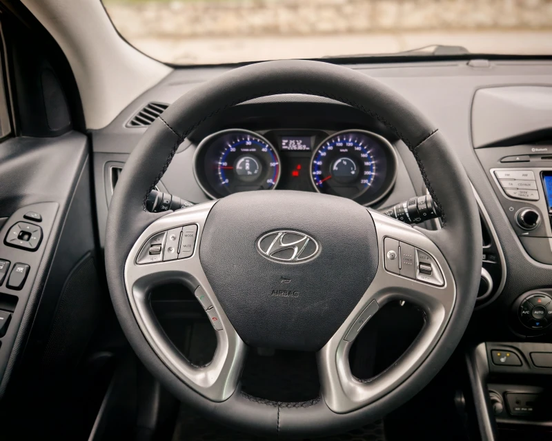 Hyundai IX35 2.0D 4WD , снимка 13 - Автомобили и джипове - 53161755