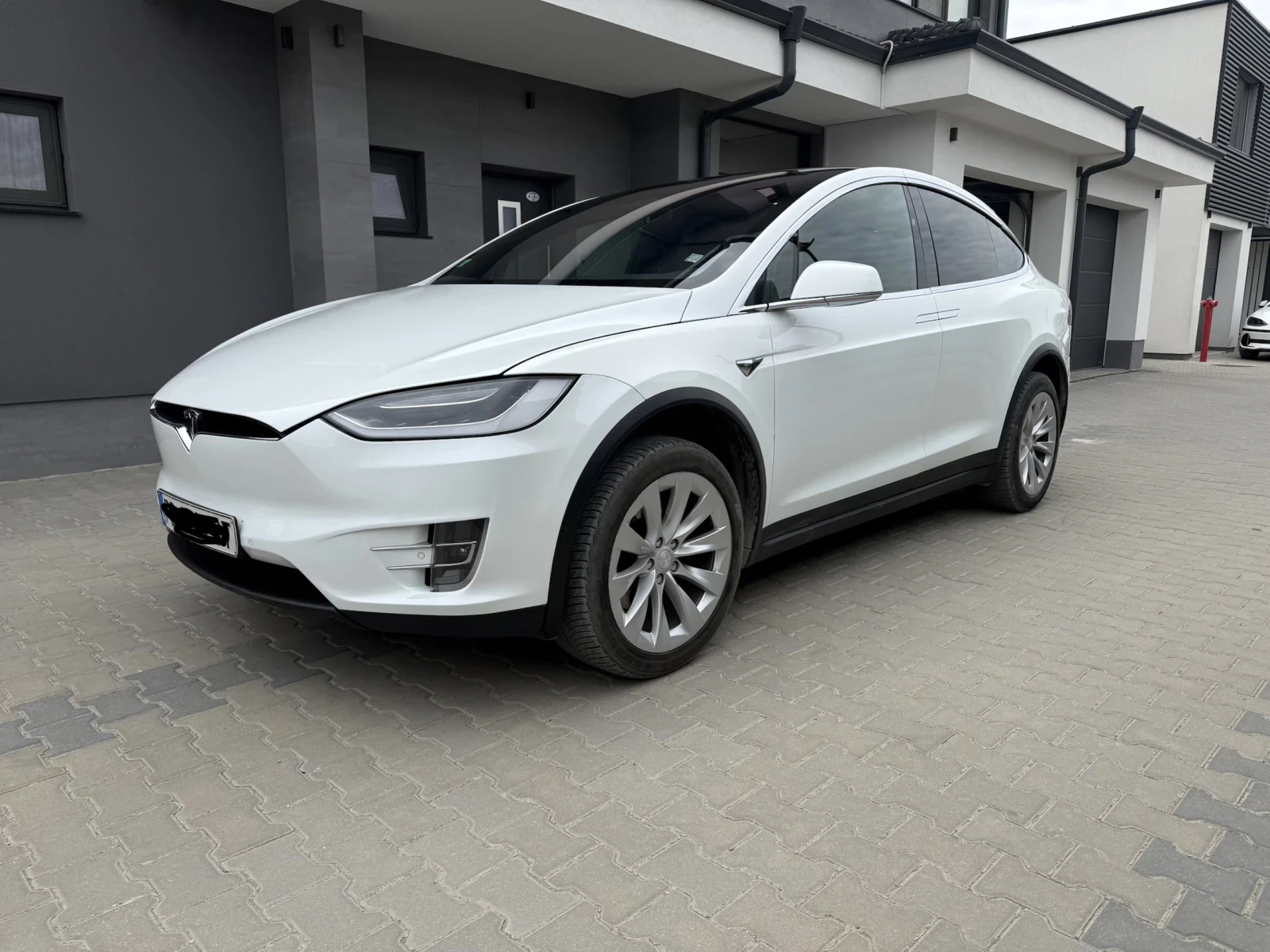 Tesla Model X X100D - изображение 3